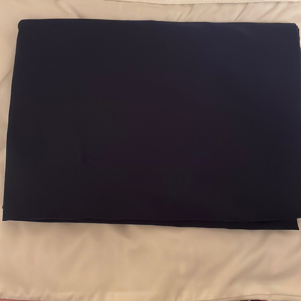 Navy twin flat sheet. Excellent condition. Room Essentials brand.